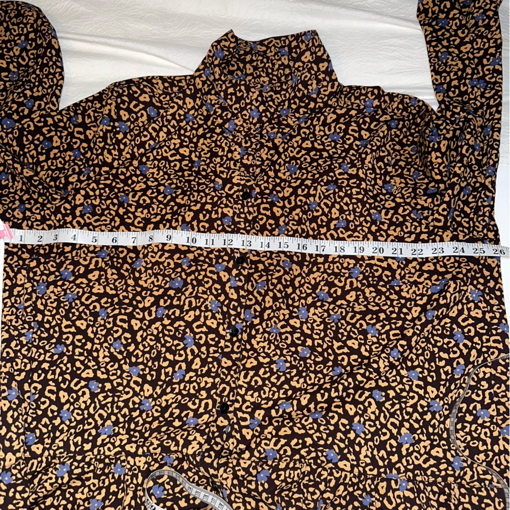 LOGO by Lori Goldstein Women's Brown Animal Print w/Blue Flowers Blouse- Size XL - Picture 8 of 9